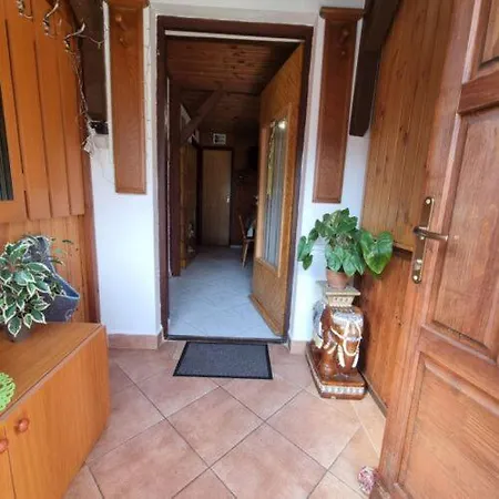 Kriszta Apartment *